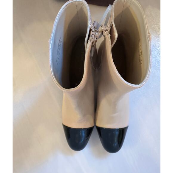 Stuart Weitzman Milla Beige Leather Cap Toe Boots - Size 6 - Picture 7 of 7